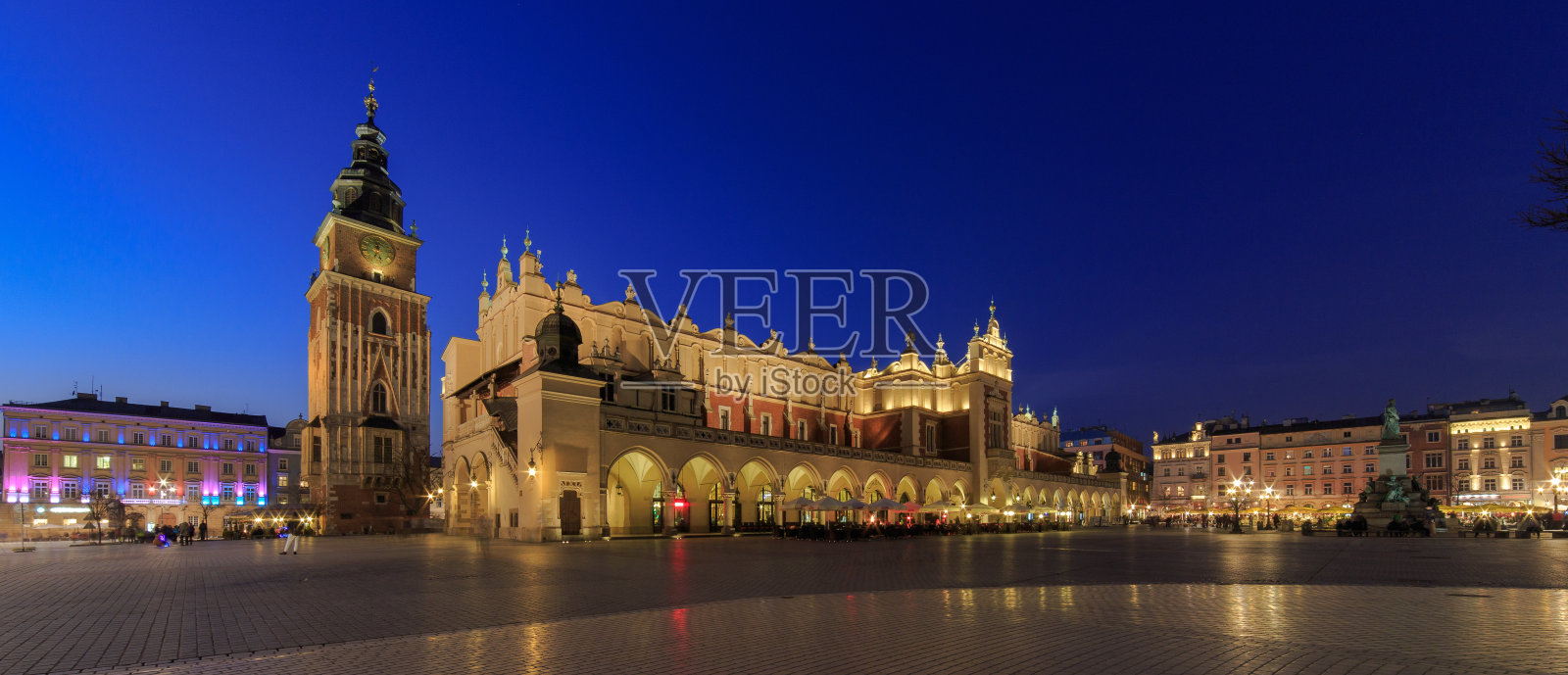 波兰克拉科夫布厅的夜景照片摄影图片