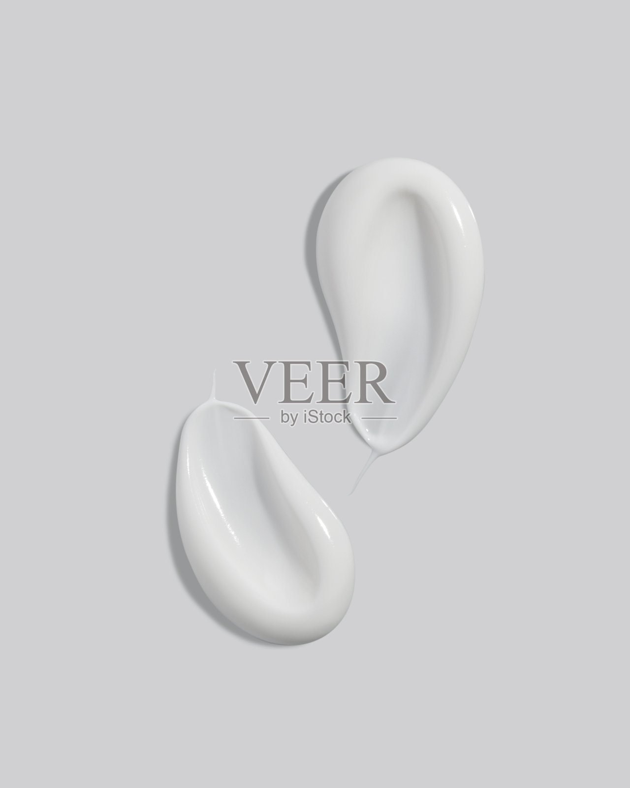 白色美容霜涂抹涂抹在浅灰色背景。化妆品护肤产品质地。面霜，身体乳，擦色板照片摄影图片