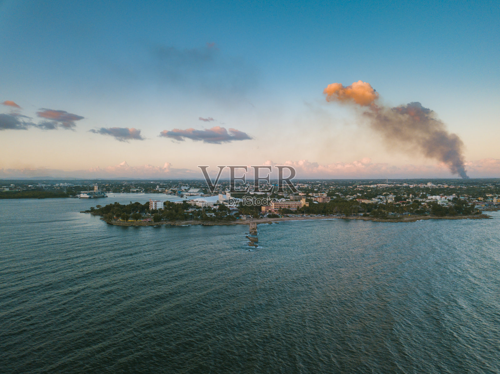 多米尼加共和国马科里斯的圣佩德罗码头日落的美丽景色照片摄影图片