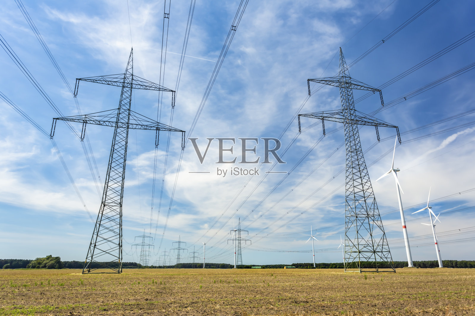 带电杆的风能照片摄影图片