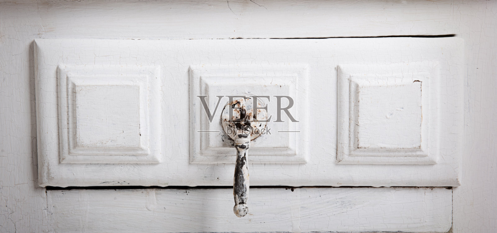 复古木制橱柜与开放抽屉照片摄影图片