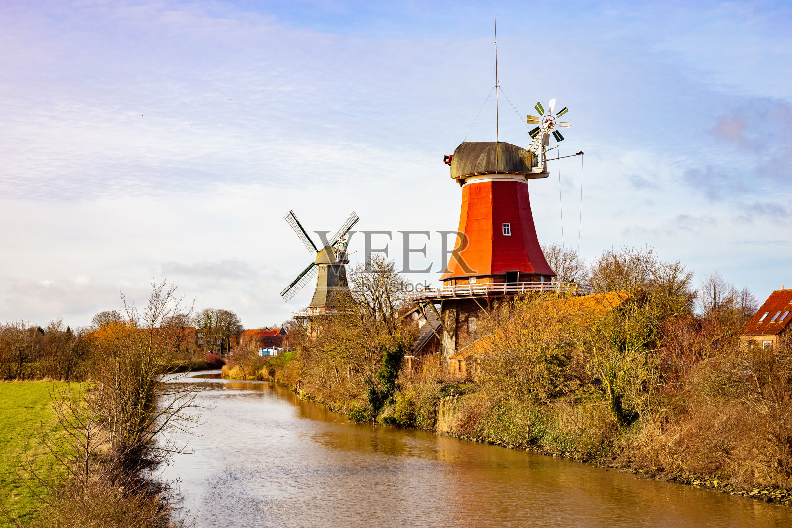在Greetsiel风车，北海，东弗里西亚，下萨克森，德国照片摄影图片