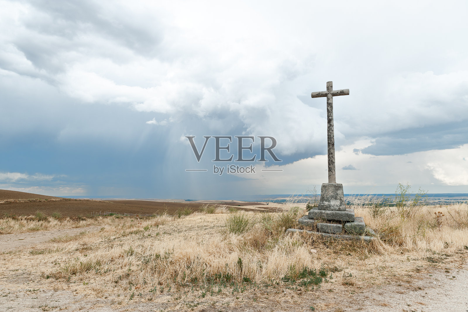 圣周石像十字架与黄昏背景照片摄影图片