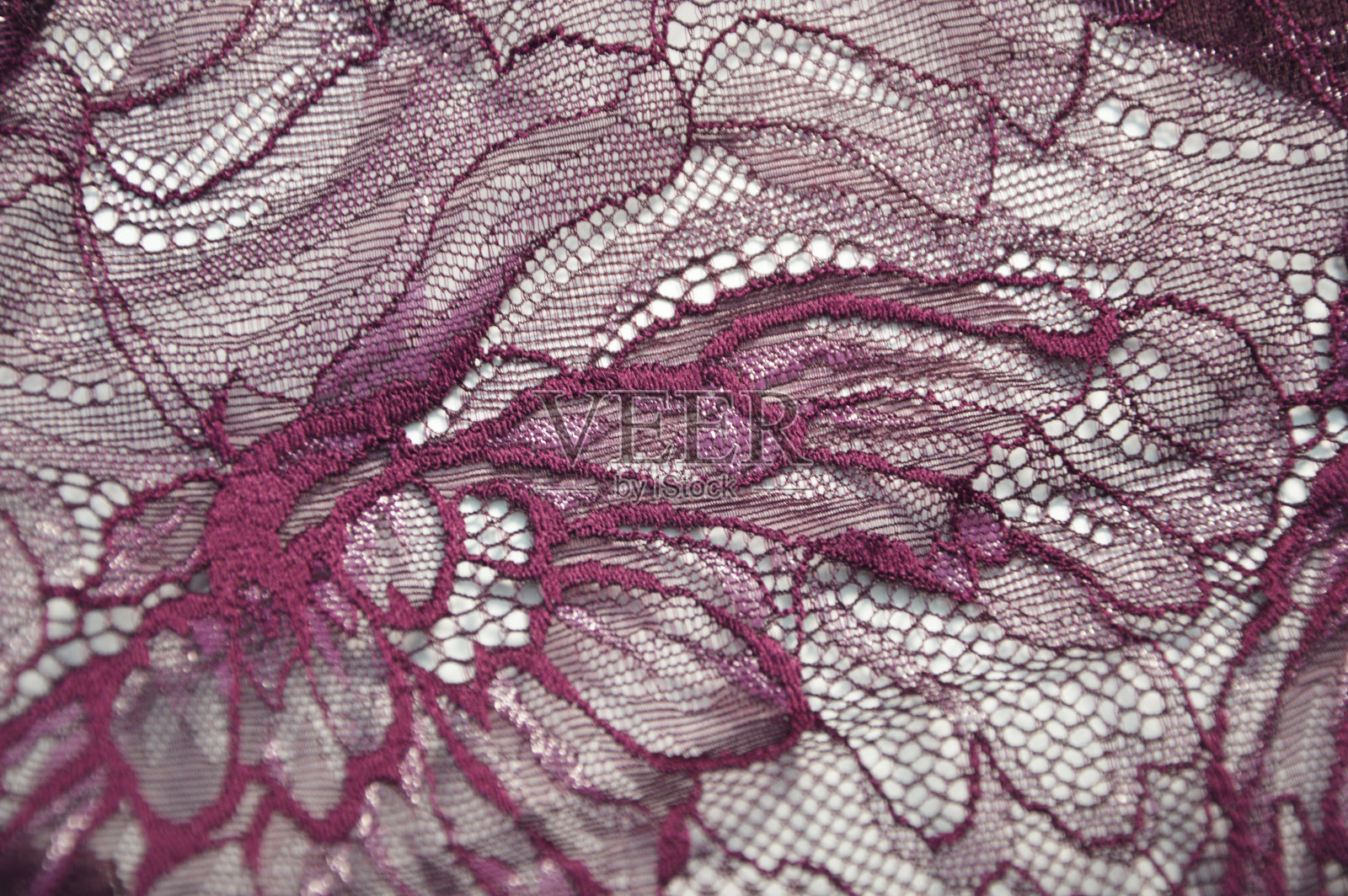 蕾丝元素用于整理衣服，内衣。美丽的黑李子花边背景。照片摄影图片