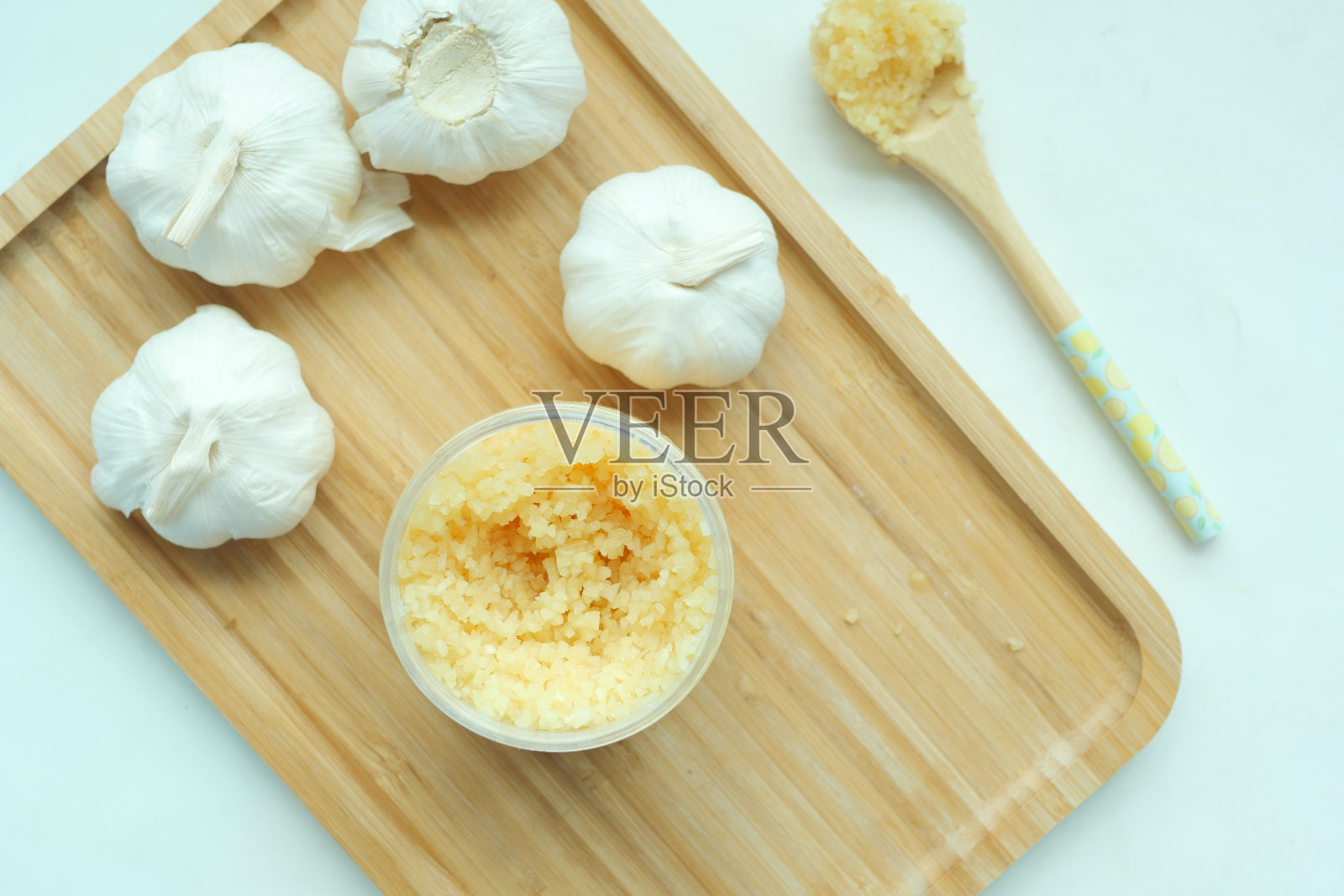 木勺上的蒜末特写照片摄影图片