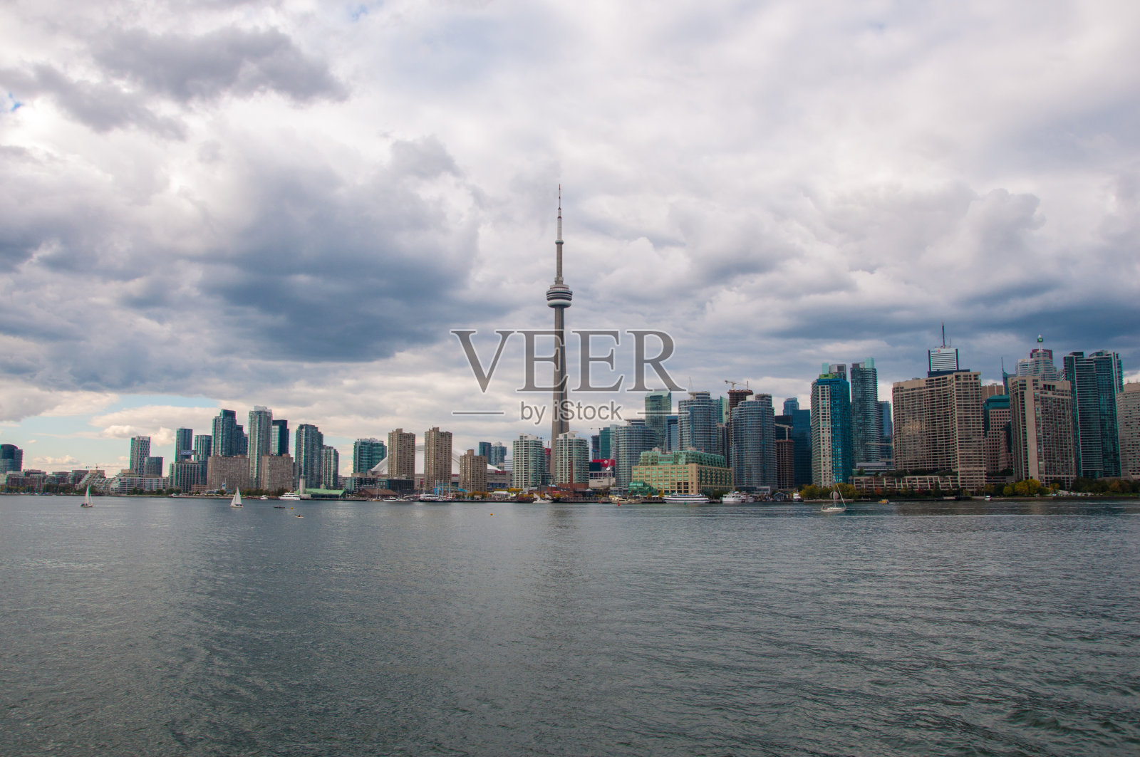 多云天，加拿大多伦多的天际线照片摄影图片