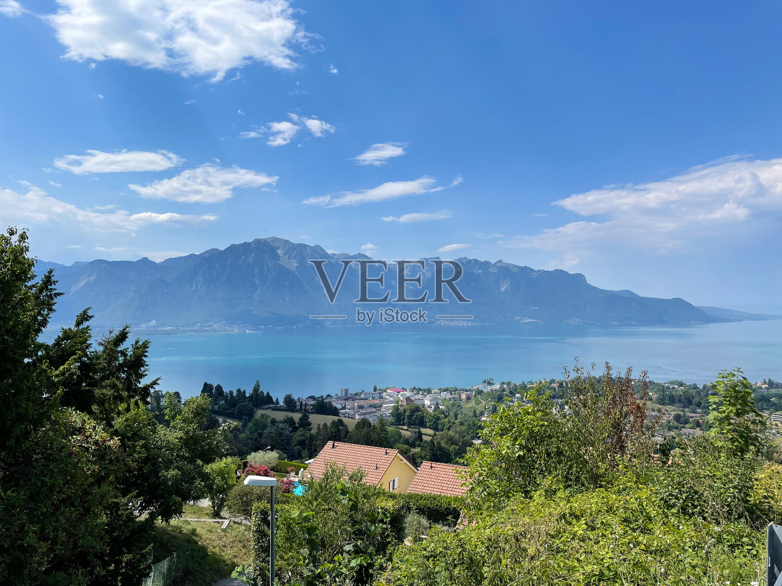 瑞士勒库布利蒙特勒徒步城市景观高角度蓝天照片摄影图片