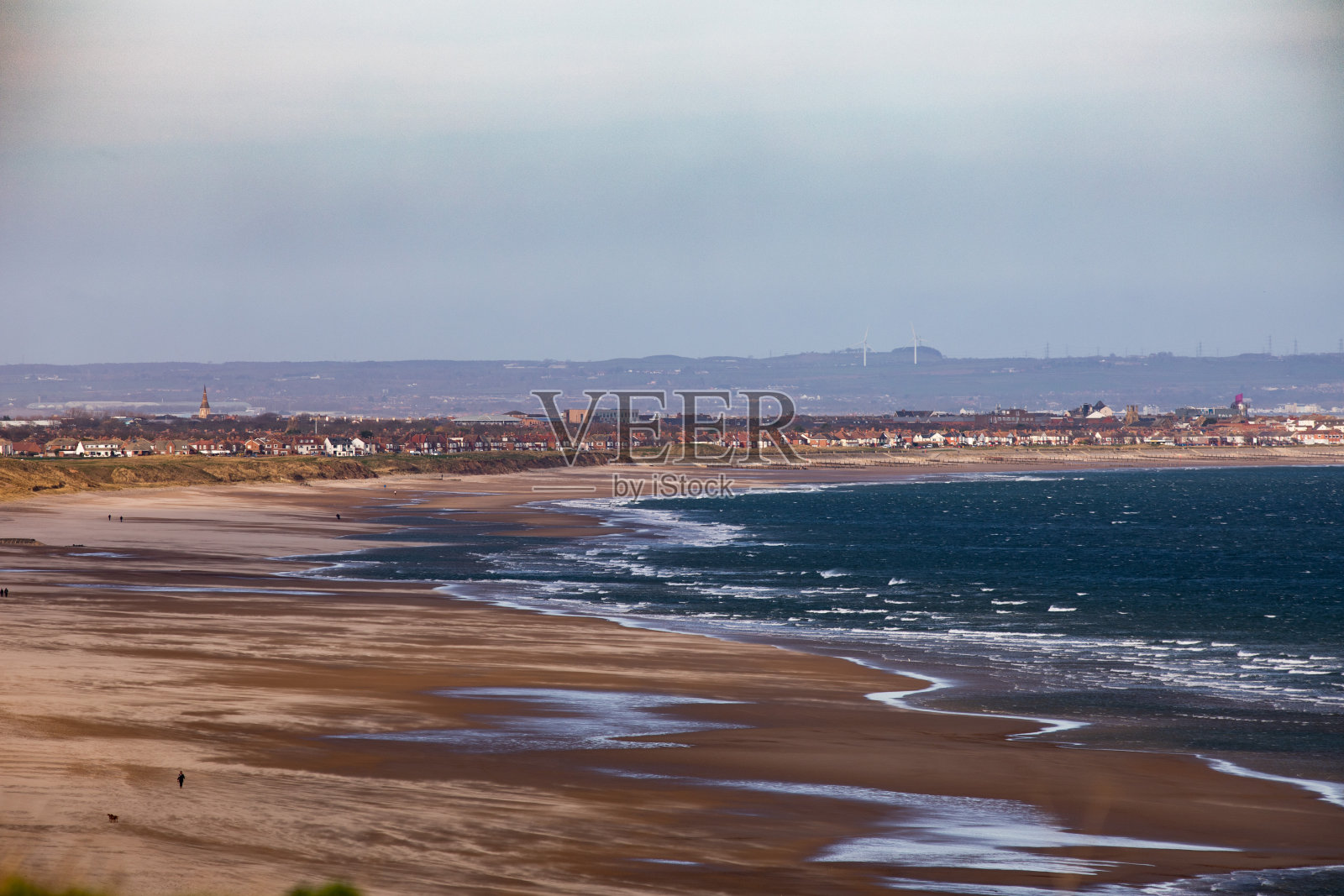 沿着海滩照片摄影图片