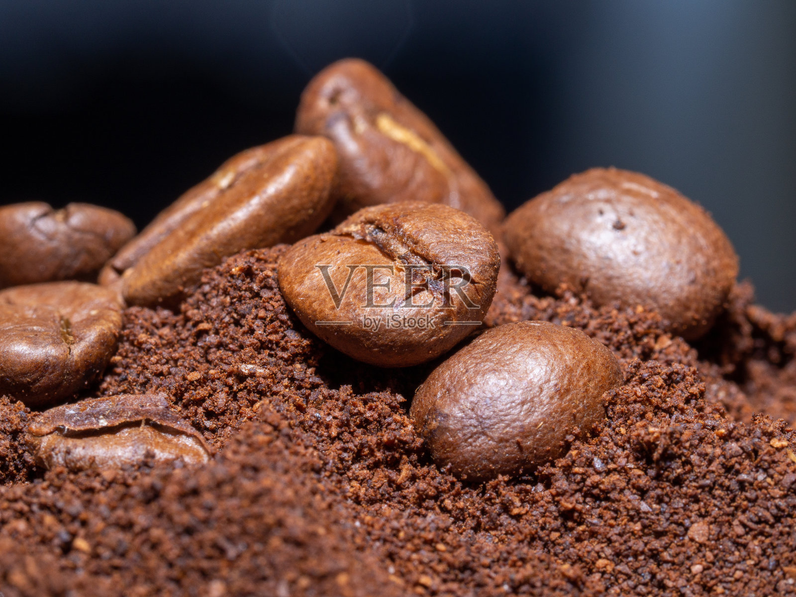 新鲜烘焙的咖啡豆。宏观照片照片摄影图片