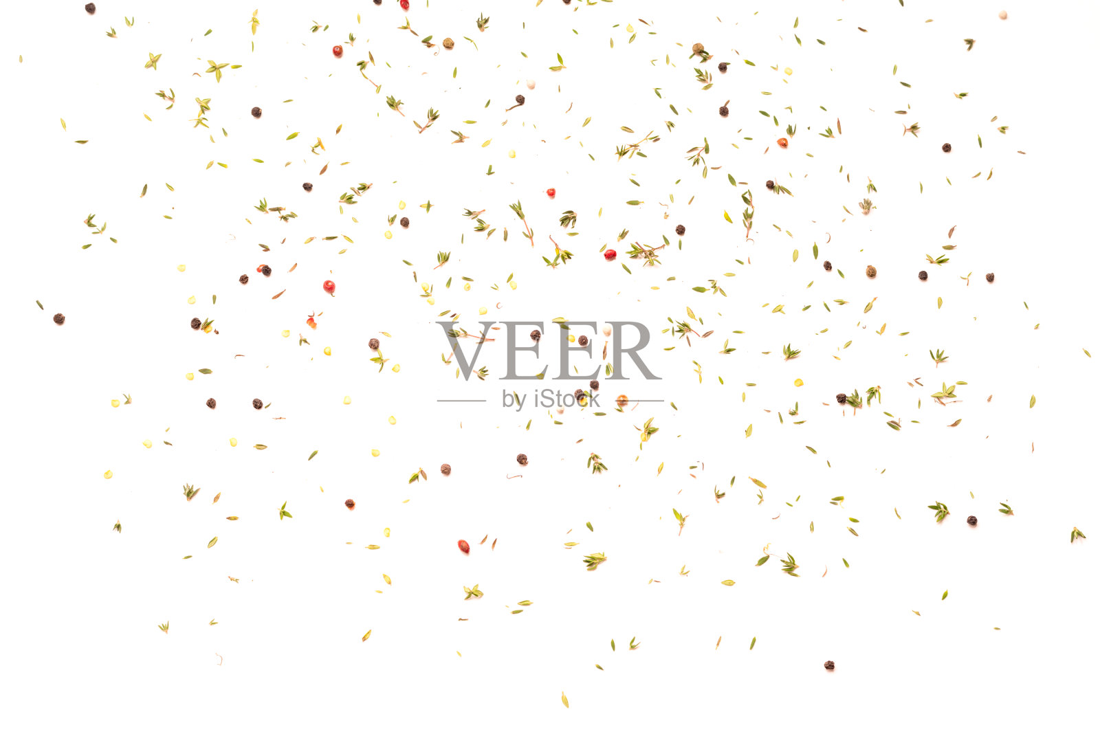 白色背景上撒满香料。香料和调味品的背景。香料厨房屏幕保护程序。照片摄影图片