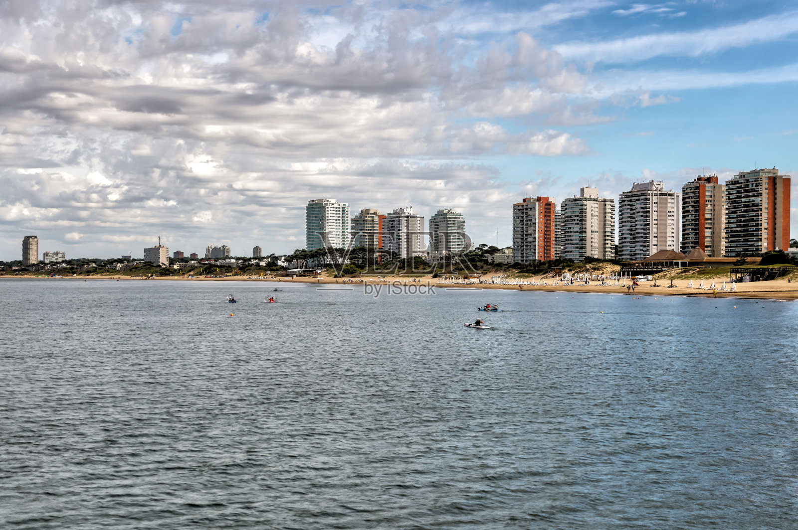 乌拉圭埃斯特角周边地区的海岸线和海滩城镇立面照片摄影图片