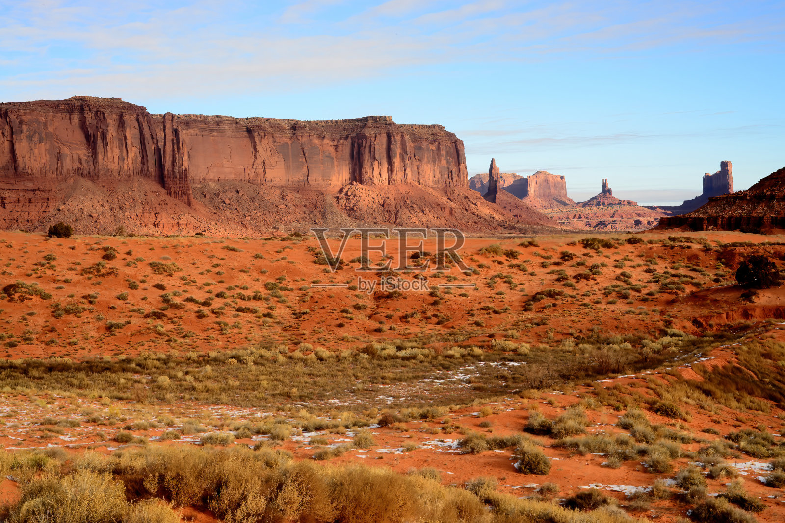 散落的雪纪念碑谷美国亚利桑那州纳瓦霍族照片摄影图片
