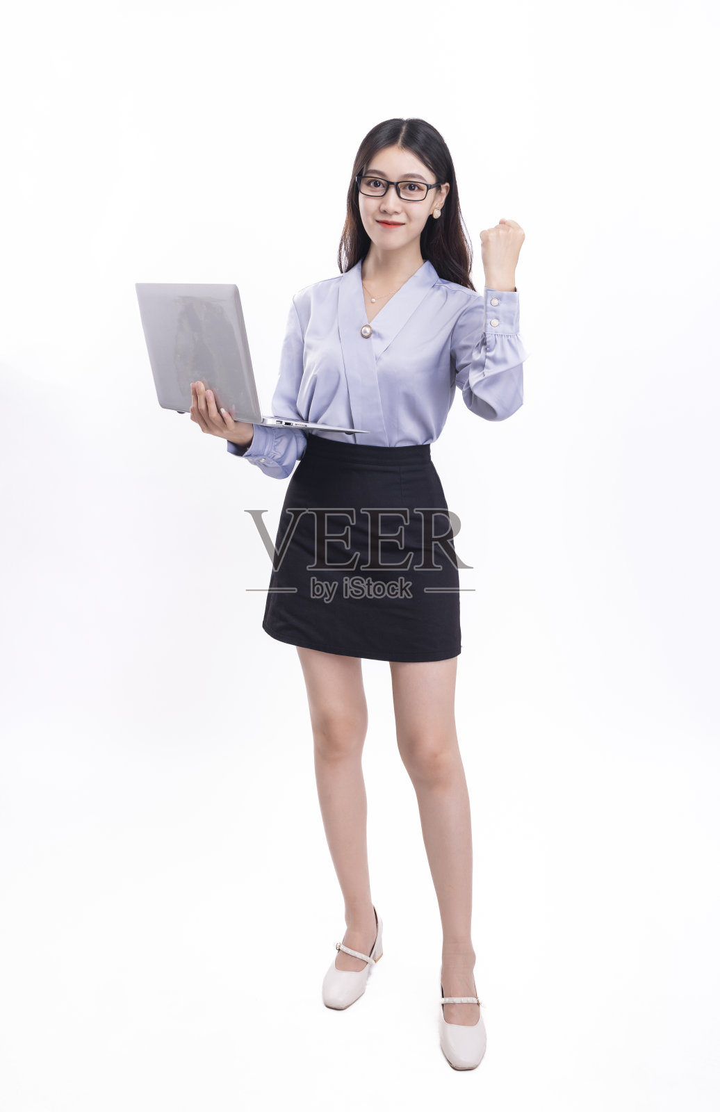 女商人，白色背景的笔记本电脑照片摄影图片