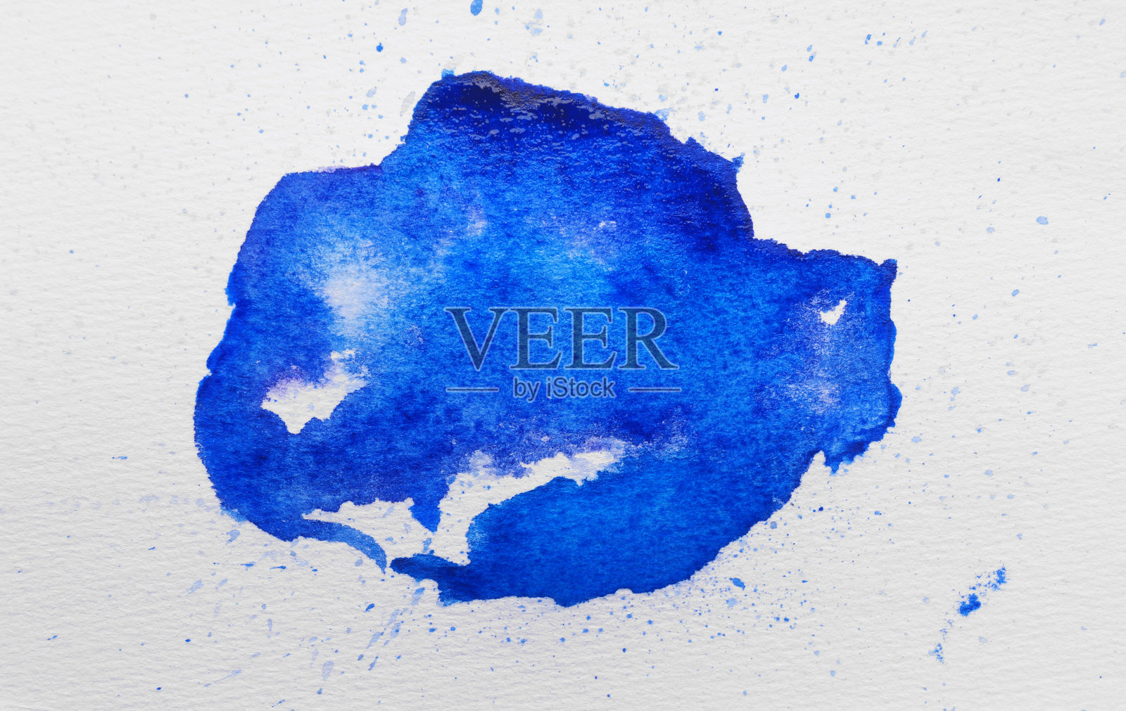 白色背景上的蓝墨水印迹，俯视图照片摄影图片