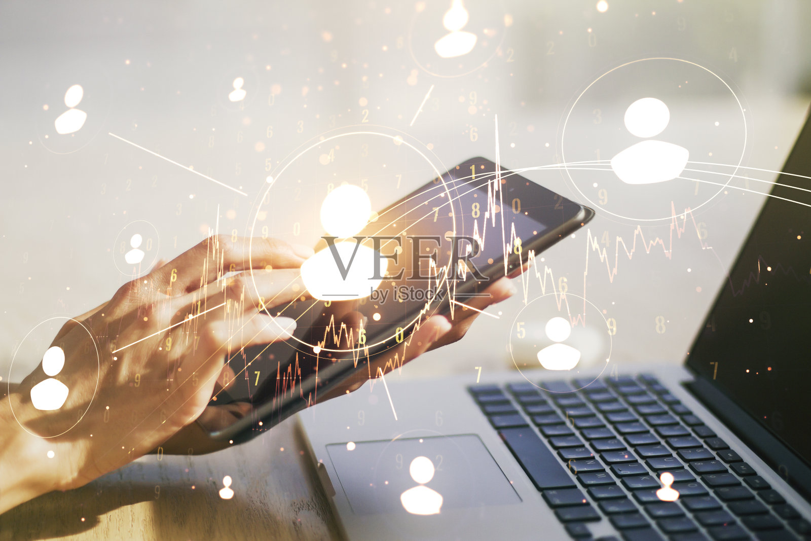 双重曝光的社交网络图标概念和手工工作与数字平板电脑的背景。网络的概念照片摄影图片