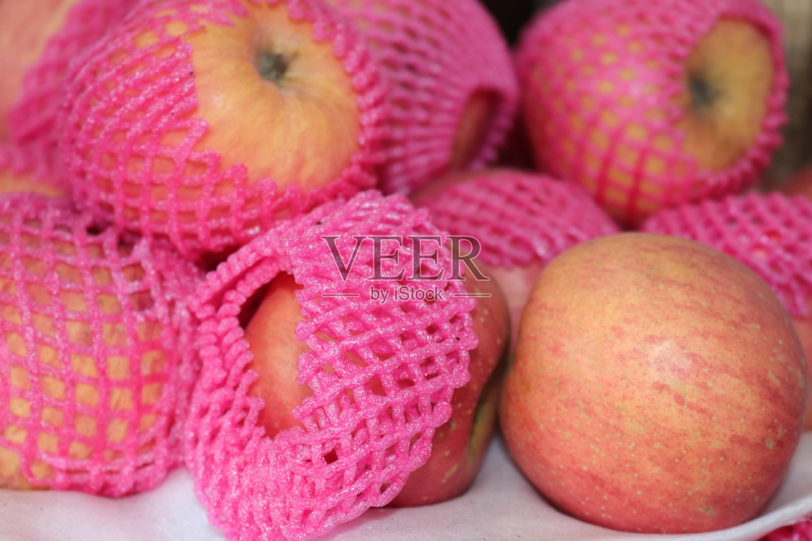 苹果在孟加拉国是一种受欢迎的水果照片摄影图片