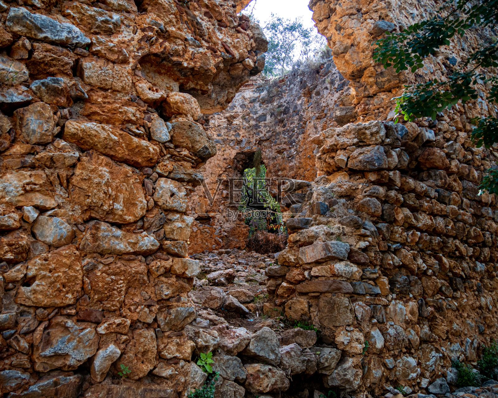 土耳其阳光明媚的一天，阿拉尼亚城堡遗址照片摄影图片