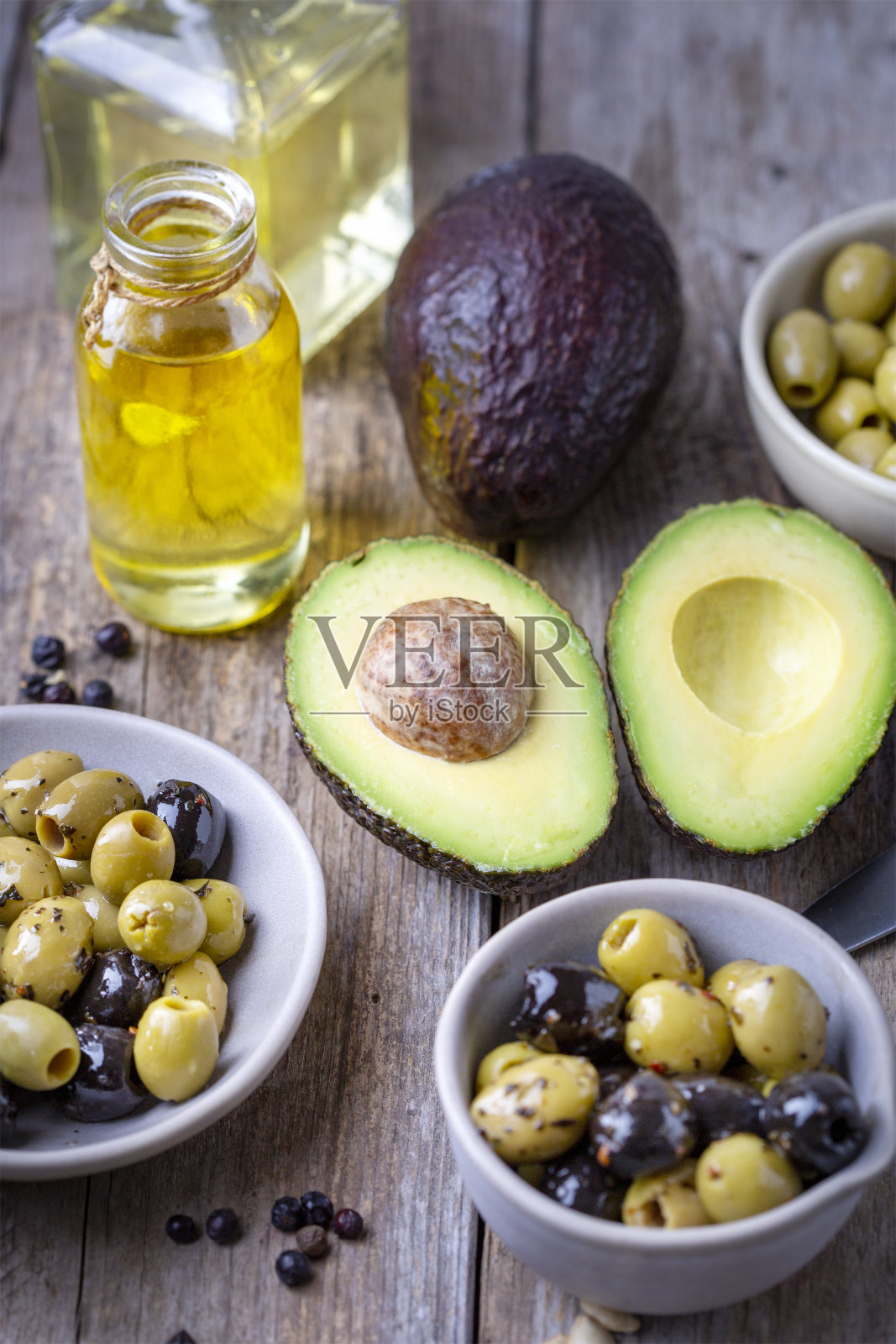 鳄梨、橄榄和油照片摄影图片