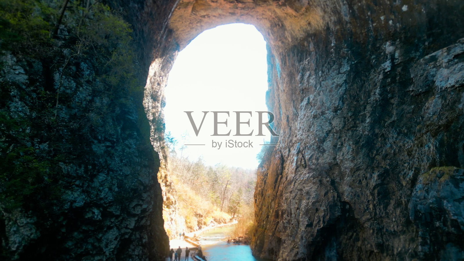 自然桥-罗克布里奇县弗吉尼亚州立公园步道-近距离观察照片摄影图片