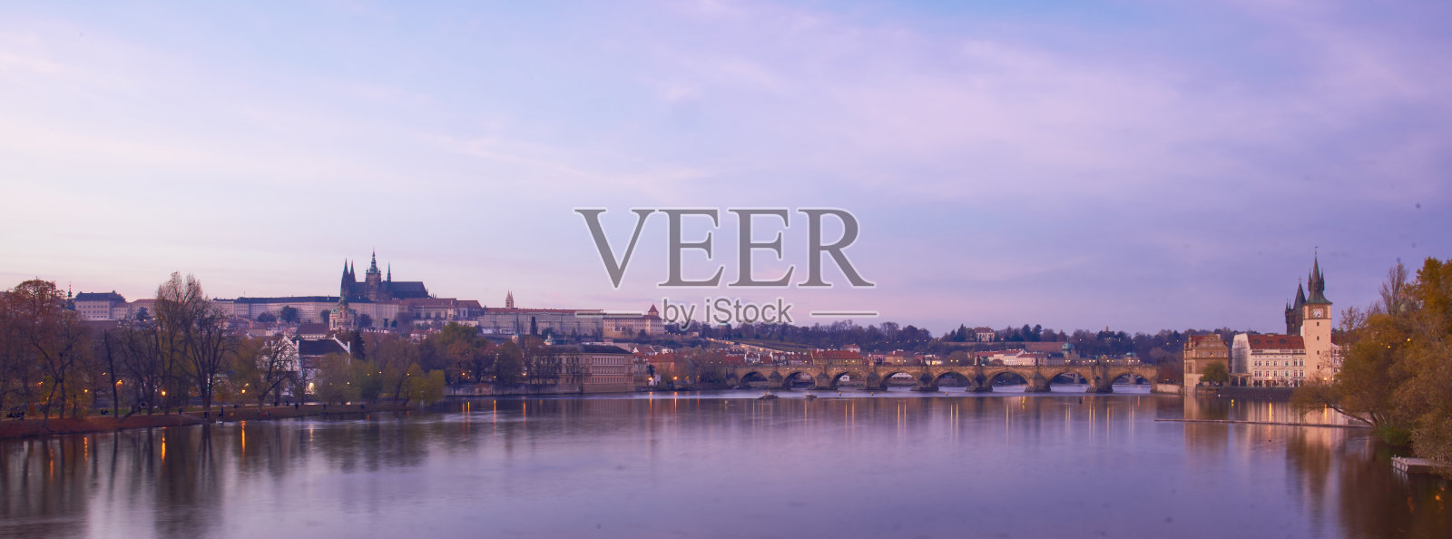 布拉格城堡和查理大桥照片摄影图片