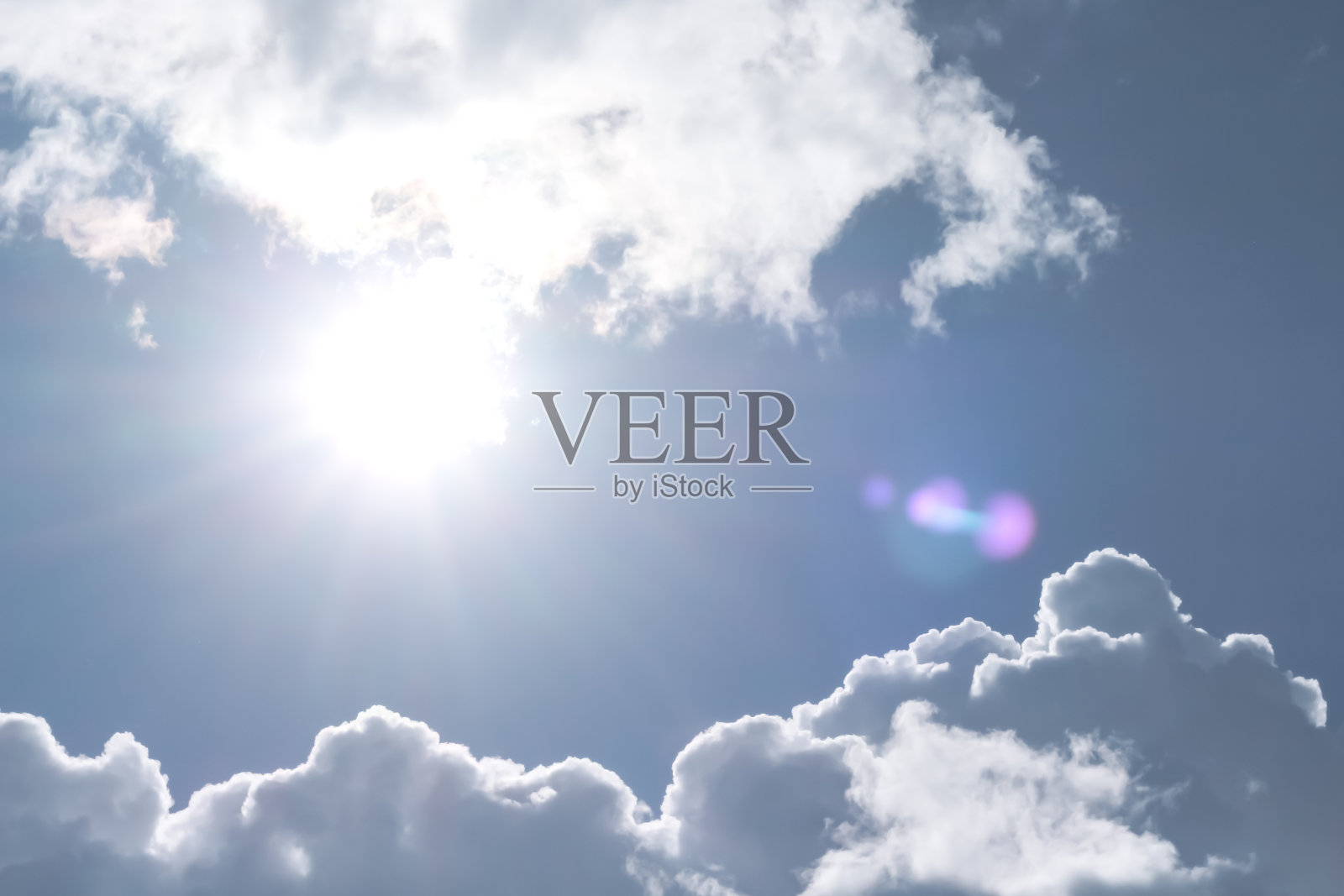 蓝天上的太阳云是自然的背景照片摄影图片