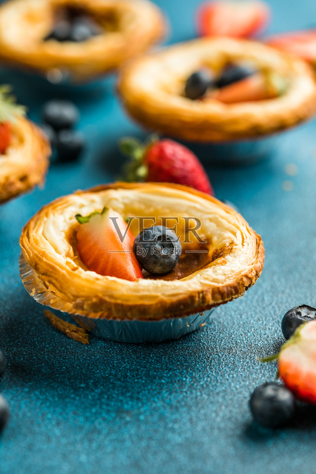 传统的葡萄牙蛋挞甜点帕斯特尔蛋挞或帕斯特尔蛋挞照片摄影图片