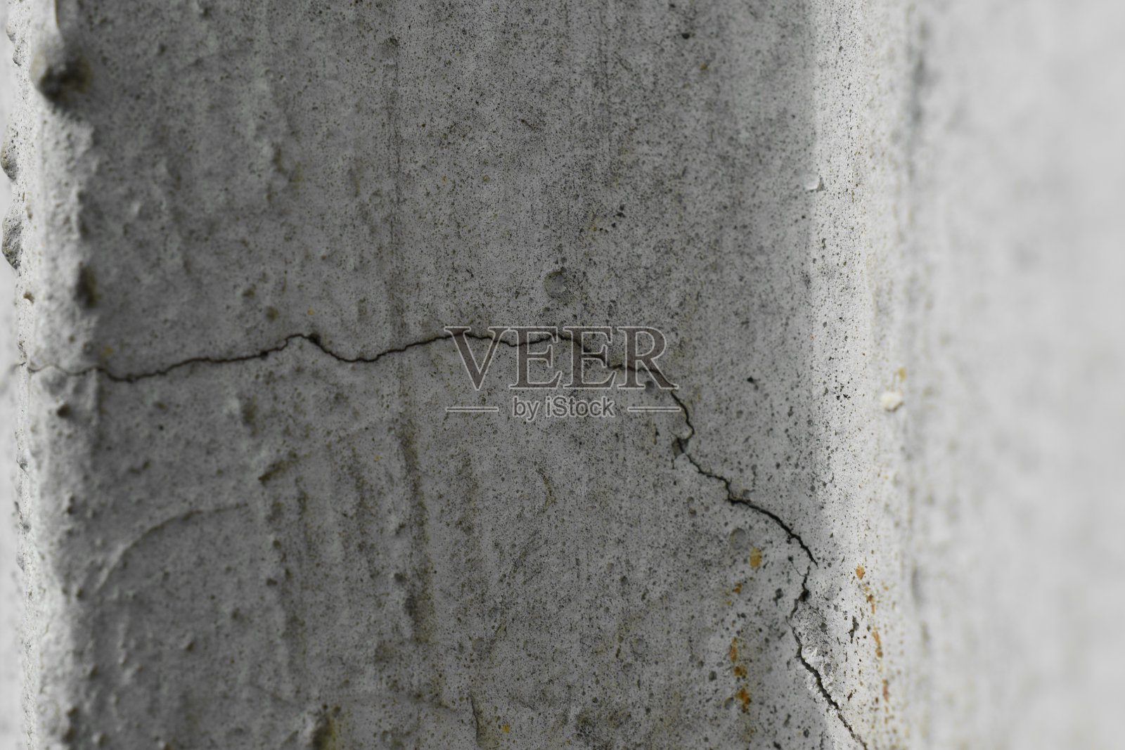 建筑外墙有裂缝的纹理。照片摄影图片