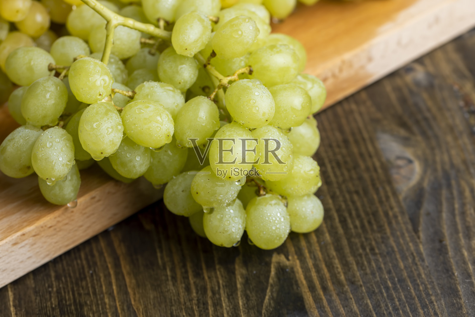 鲜甜水洗青葡萄照片摄影图片