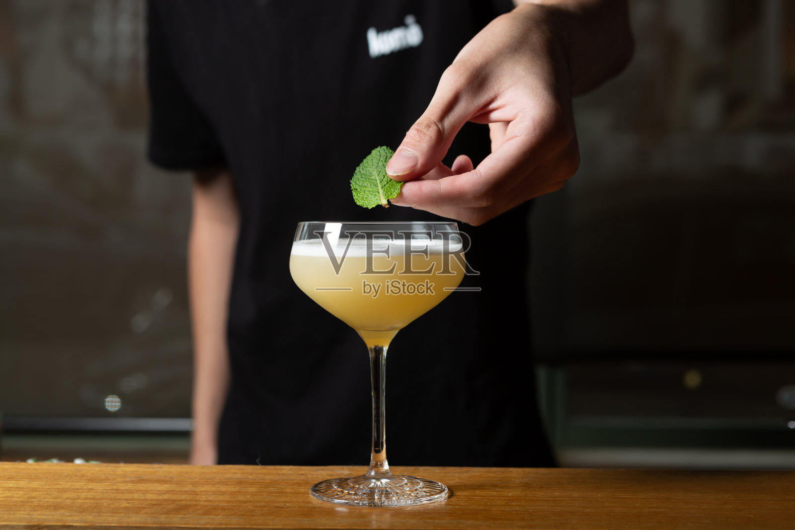 薄荷味的鸡尾酒照片摄影图片