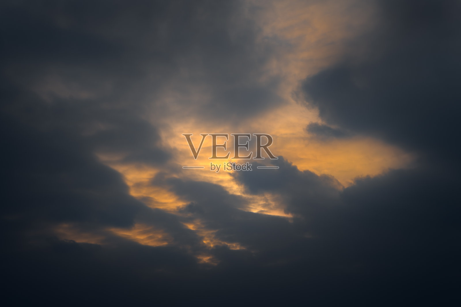 阳光下的云照片摄影图片