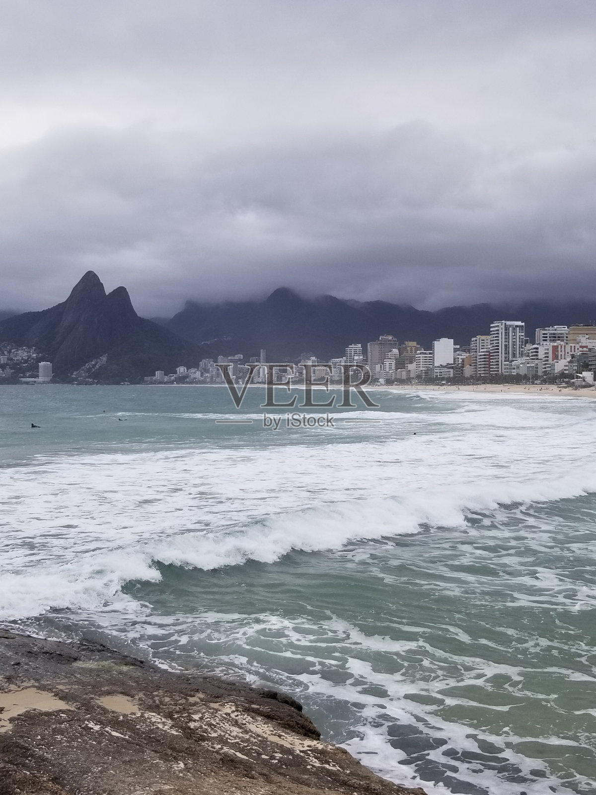 伊帕内玛海滩的阴天照片摄影图片