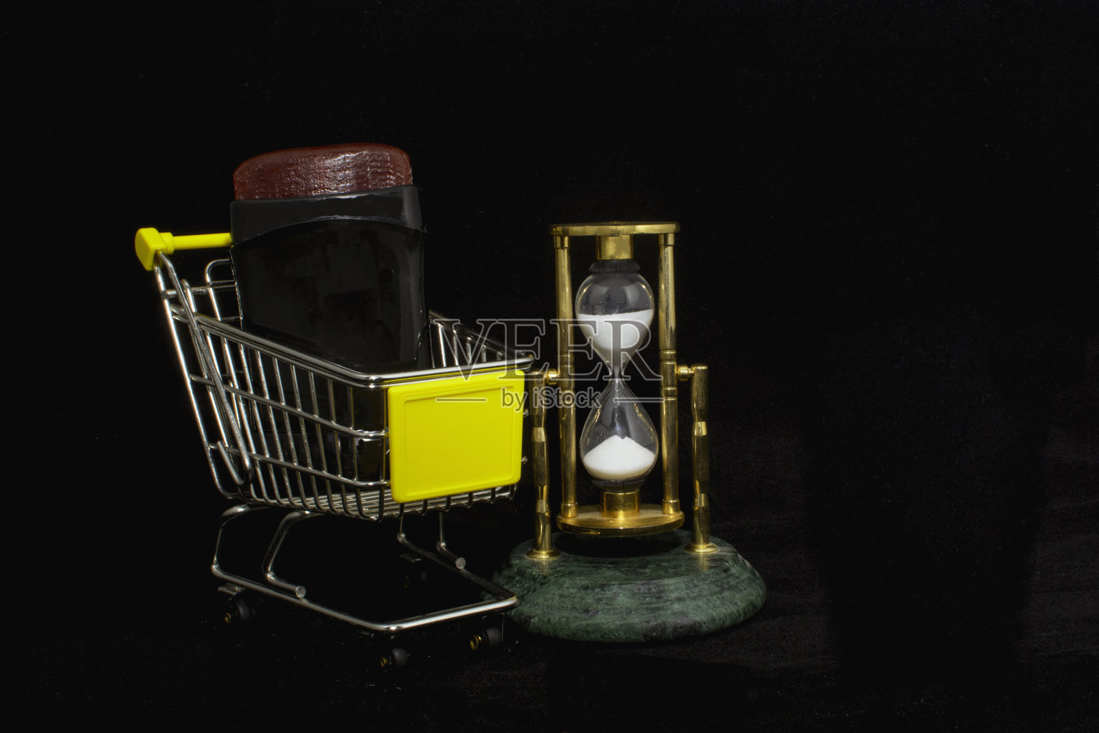 固体止汗除臭剂在一个美丽的背景照片摄影图片