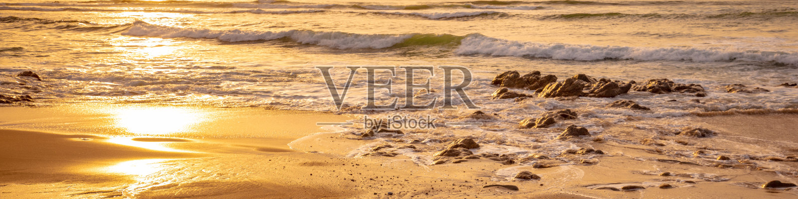 海上的日落。大西洋的夜晚，波尔图，葡萄牙，欧洲照片摄影图片