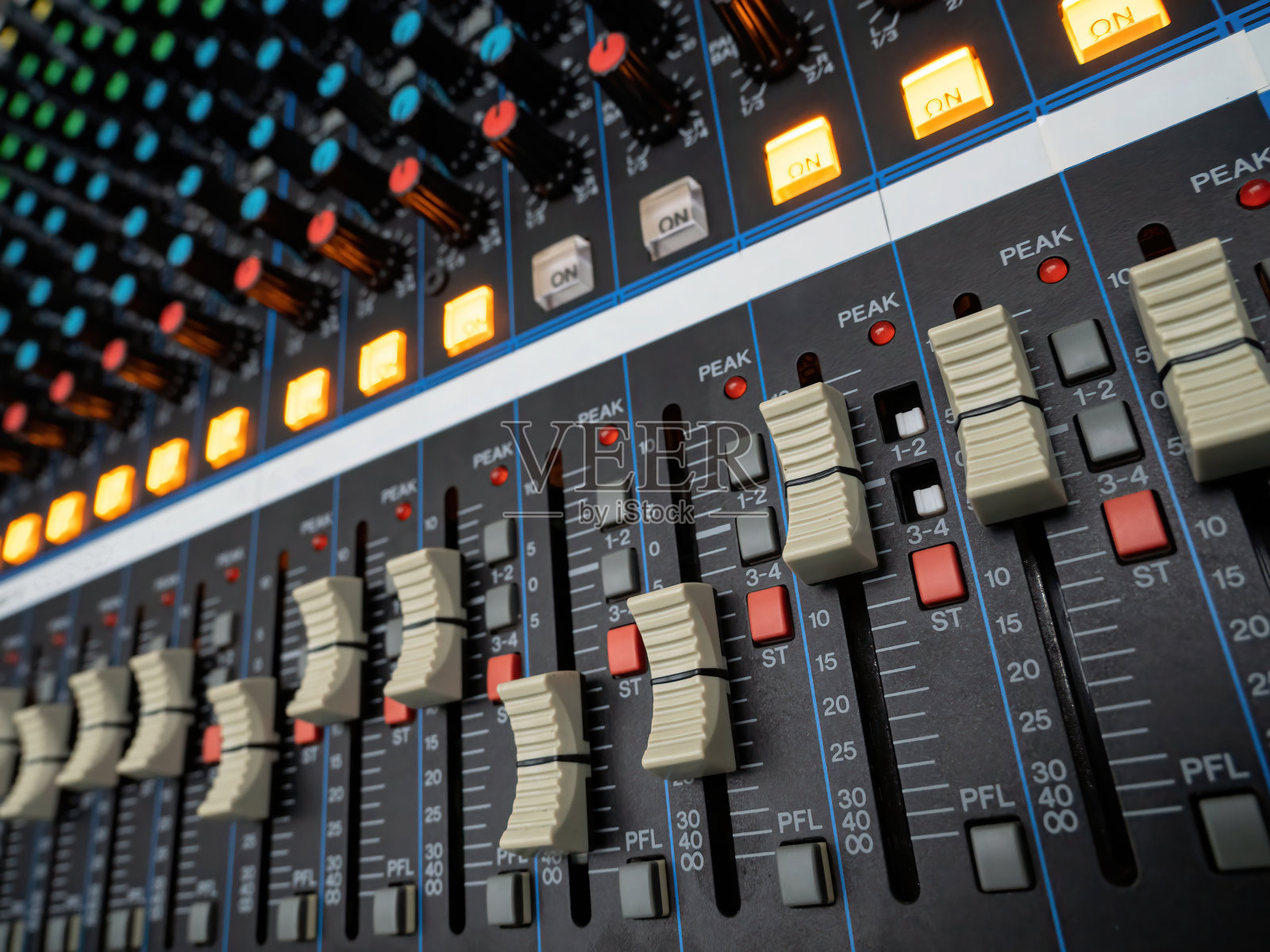 音频混音器，专业工具音响工程师。照片摄影图片