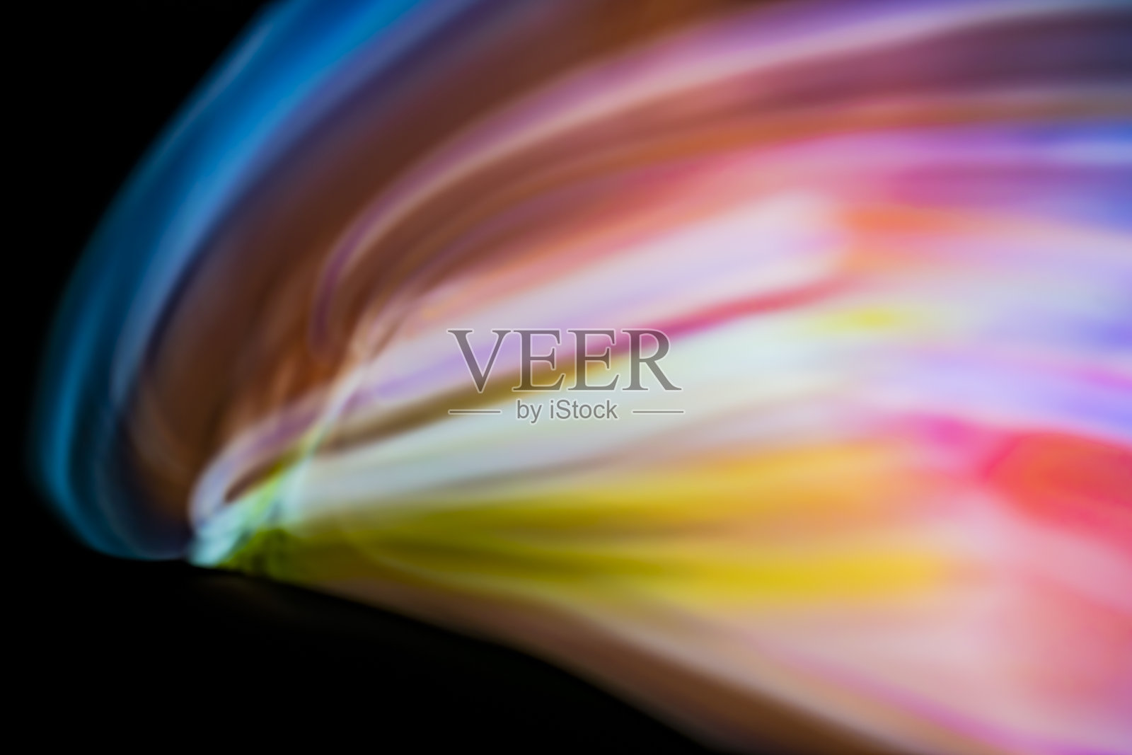 黑色背景上的发光线条照片摄影图片