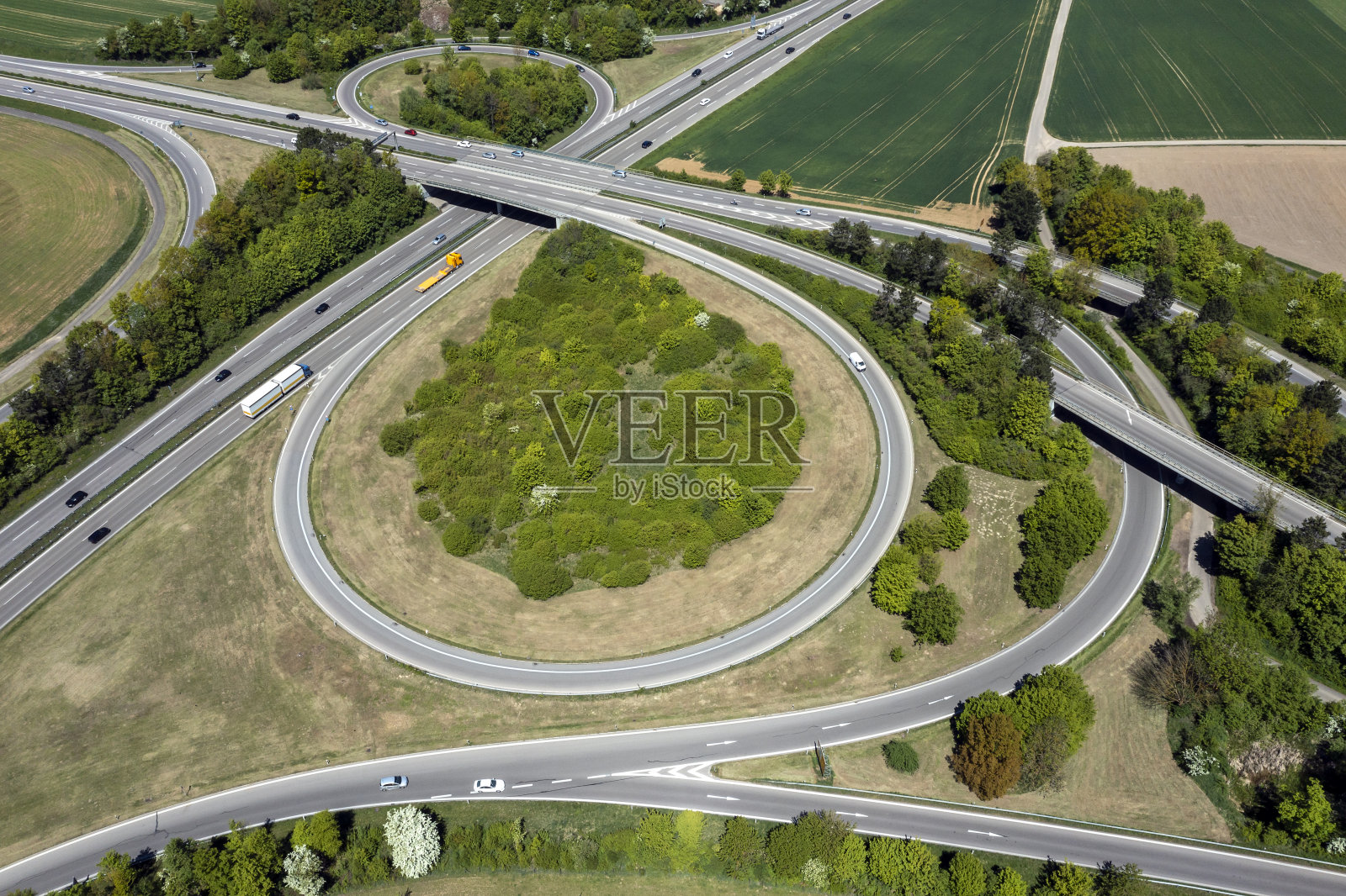 公路路口鸟瞰图照片摄影图片