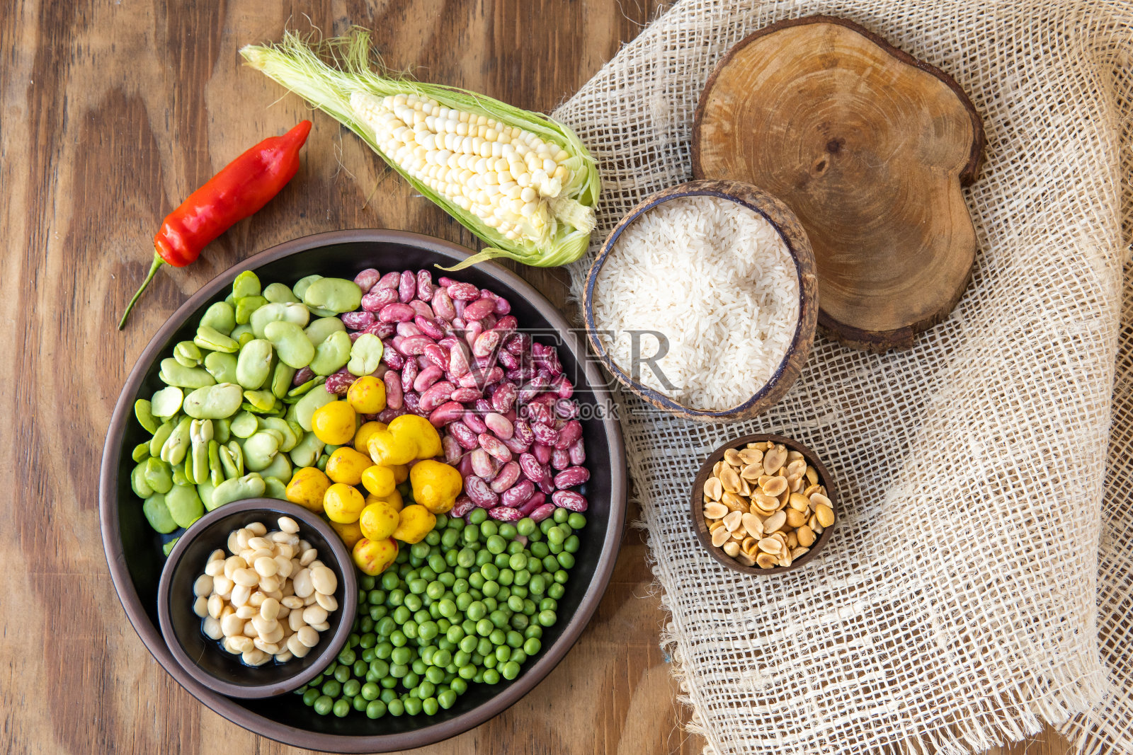 用于烹饪复活节厄瓜多尔典型菜肴凡内斯卡(fanesca)的谷物俯视图照片摄影图片