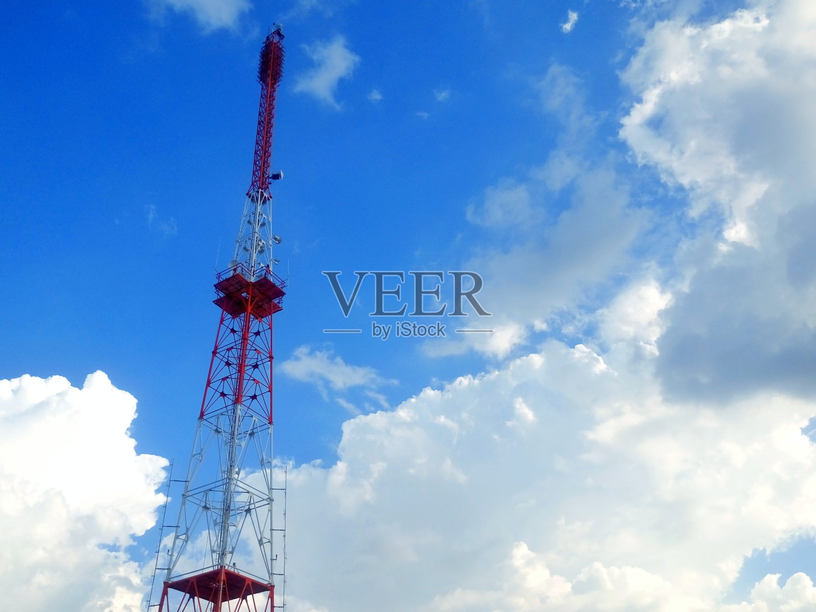 电视塔负责分发电视信号。照片摄影图片