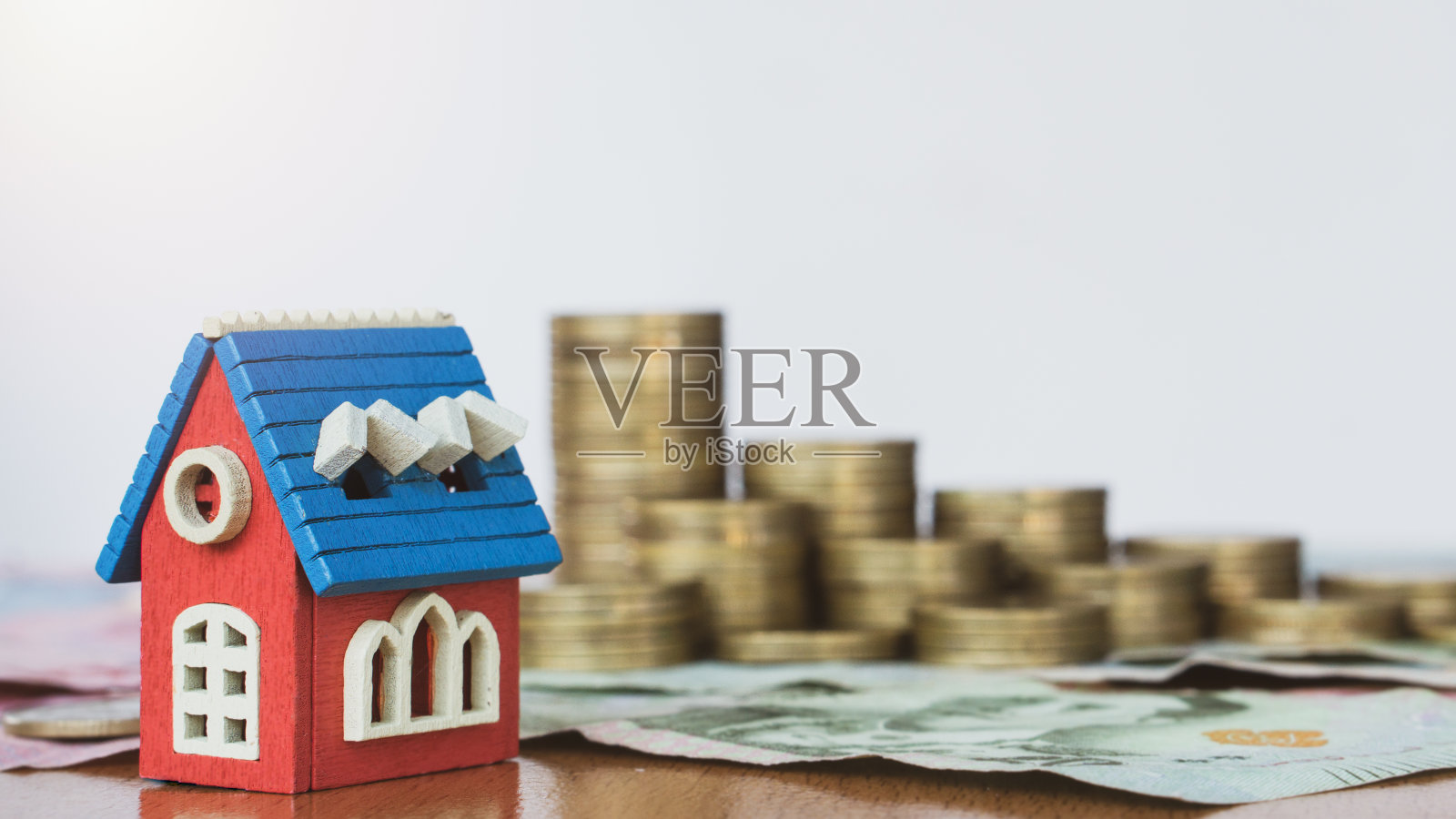 的房子。概念，概念的财产阶梯，抵押贷款和房地产投资或购买房子储蓄。照片摄影图片