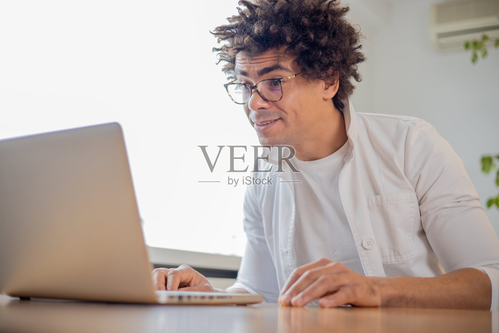 医生视频通话照片摄影图片