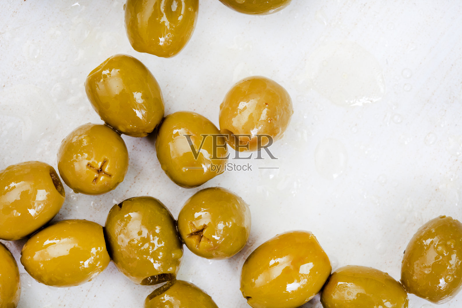 去核绿橄榄照片摄影图片