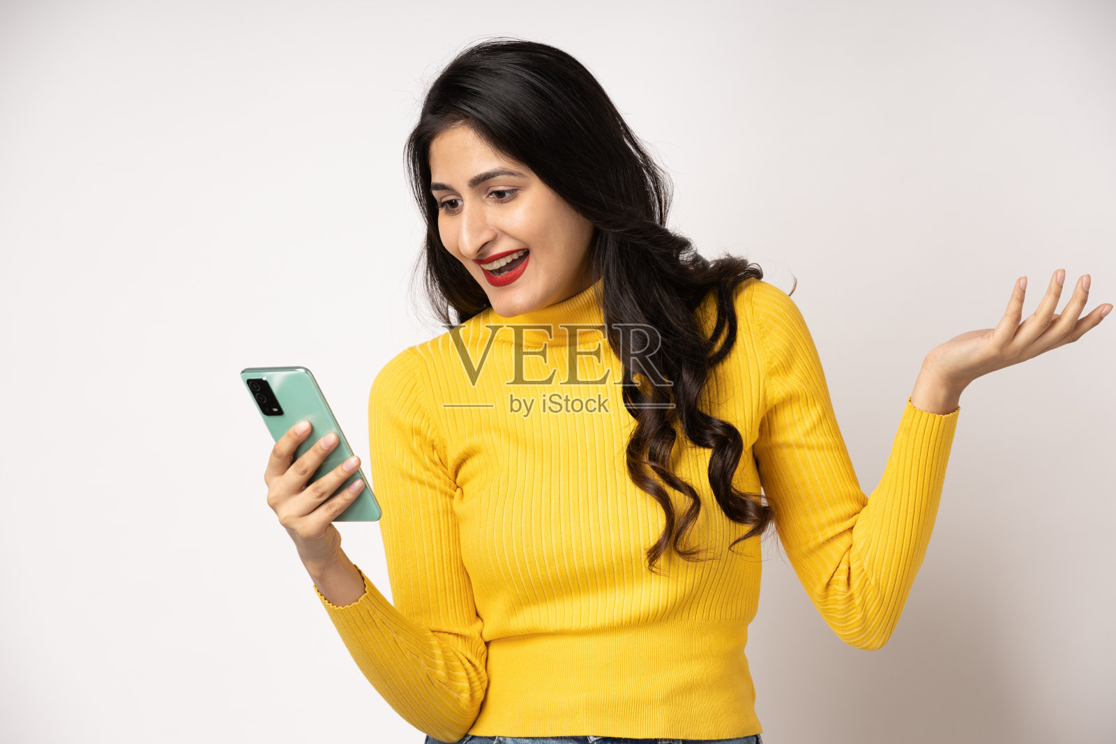 年轻女子的肖像在白色背景的股票照片照片摄影图片