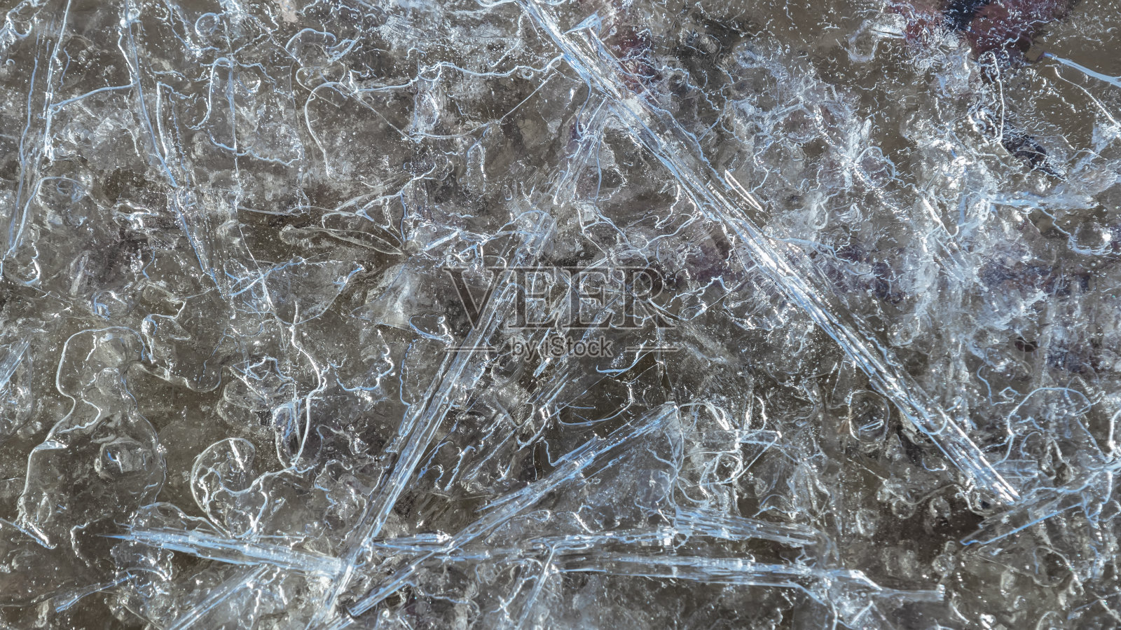 结构精细的冰。透明的冰特写。自然背景照片摄影图片