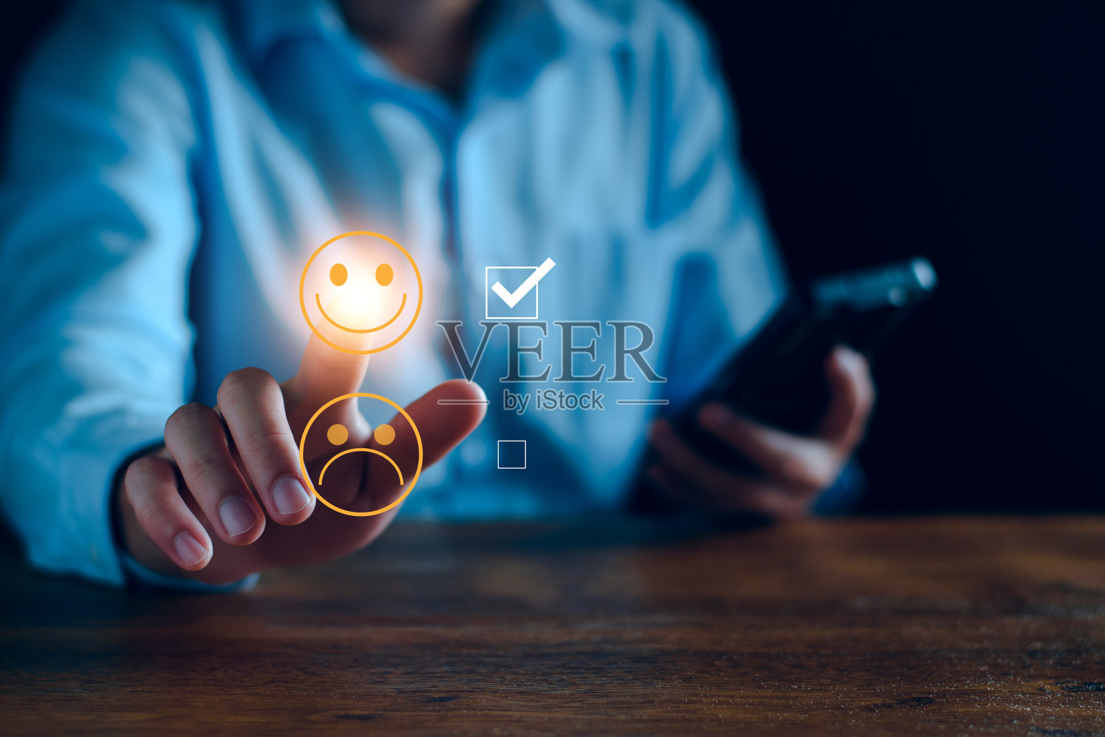 客户服务与满意，商务人士给予反馈满意。五星好评。客户满意度调查，好，五星，最好的产品和服务。卓越的保证。照片摄影图片