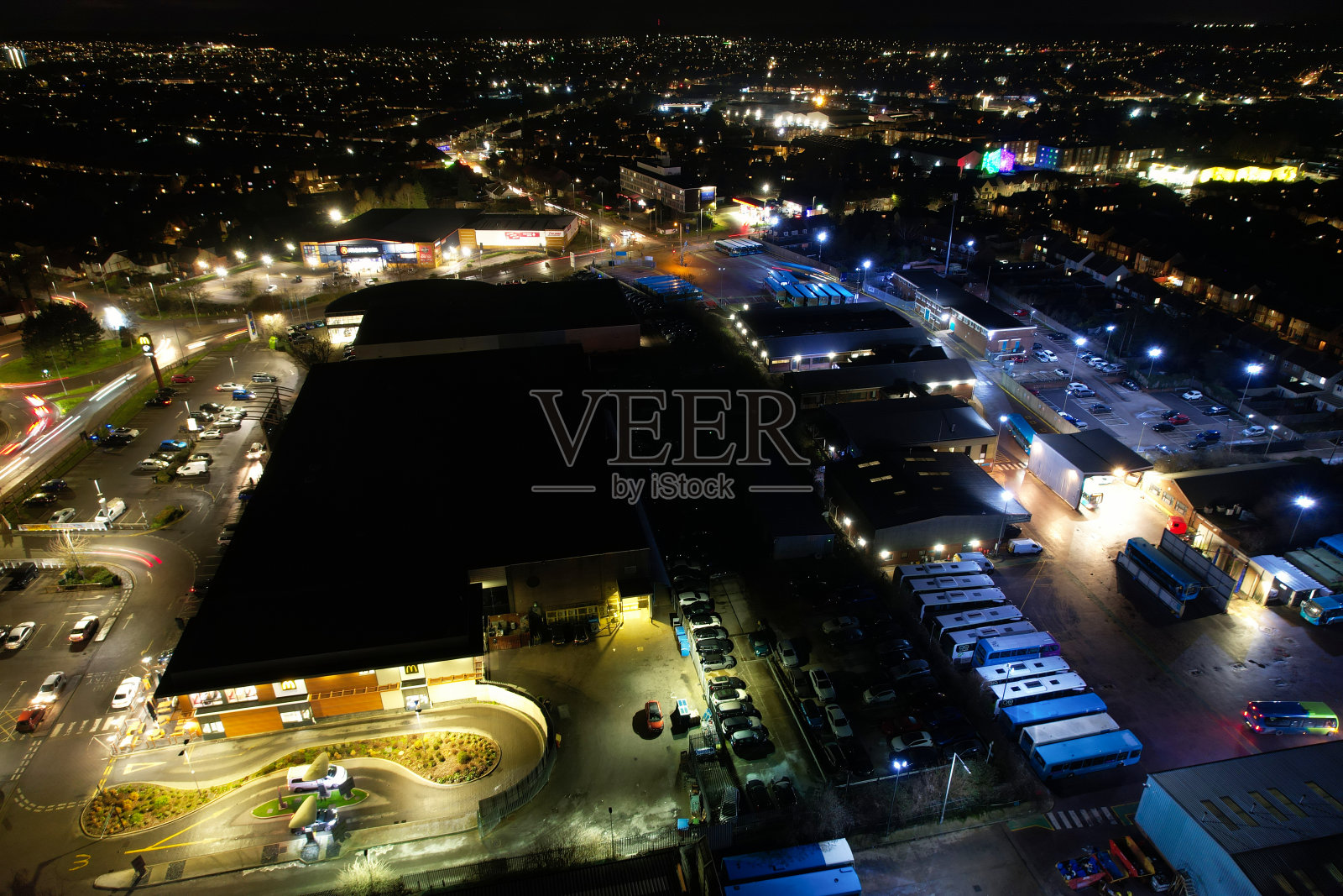 道路和交通的照明鸟瞰图照片摄影图片