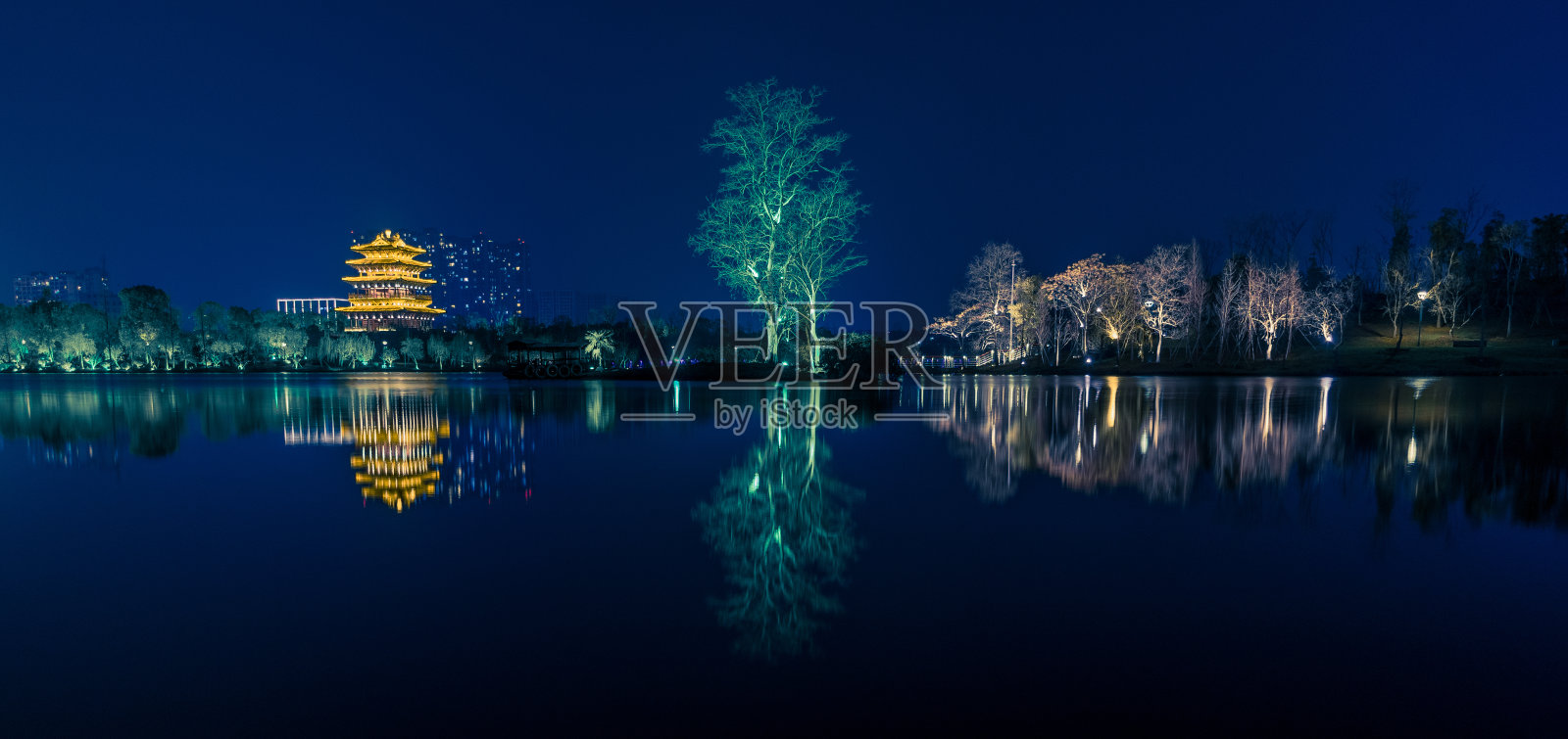 明亮的城市夜景照片摄影图片