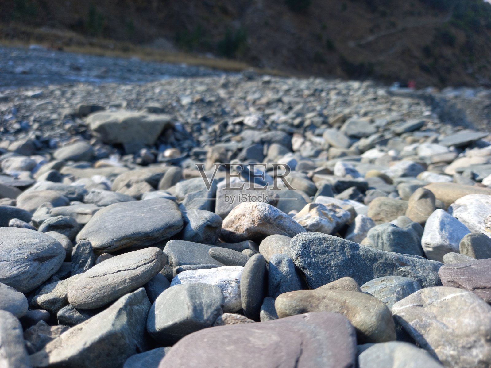 海滩上的石头照片摄影图片