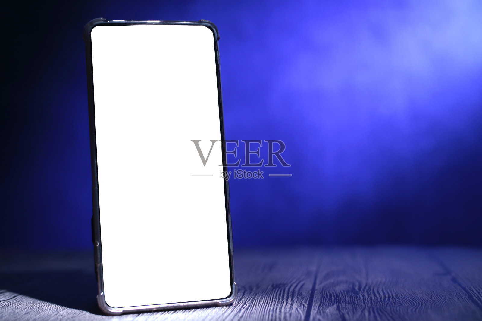 移动智能手机模型模板与白色屏幕超过深蓝色照片摄影图片