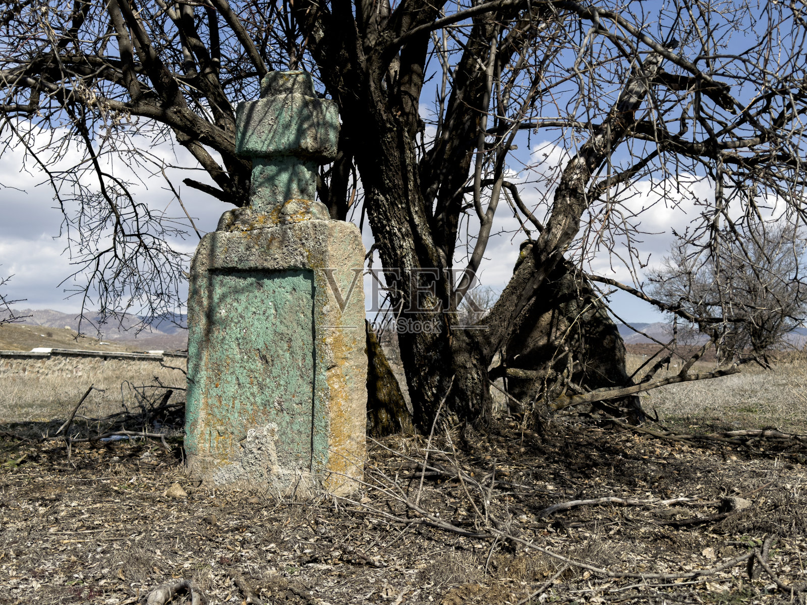 伊斯兰时期的古老墓碑和他们的形状根据地位照片摄影图片