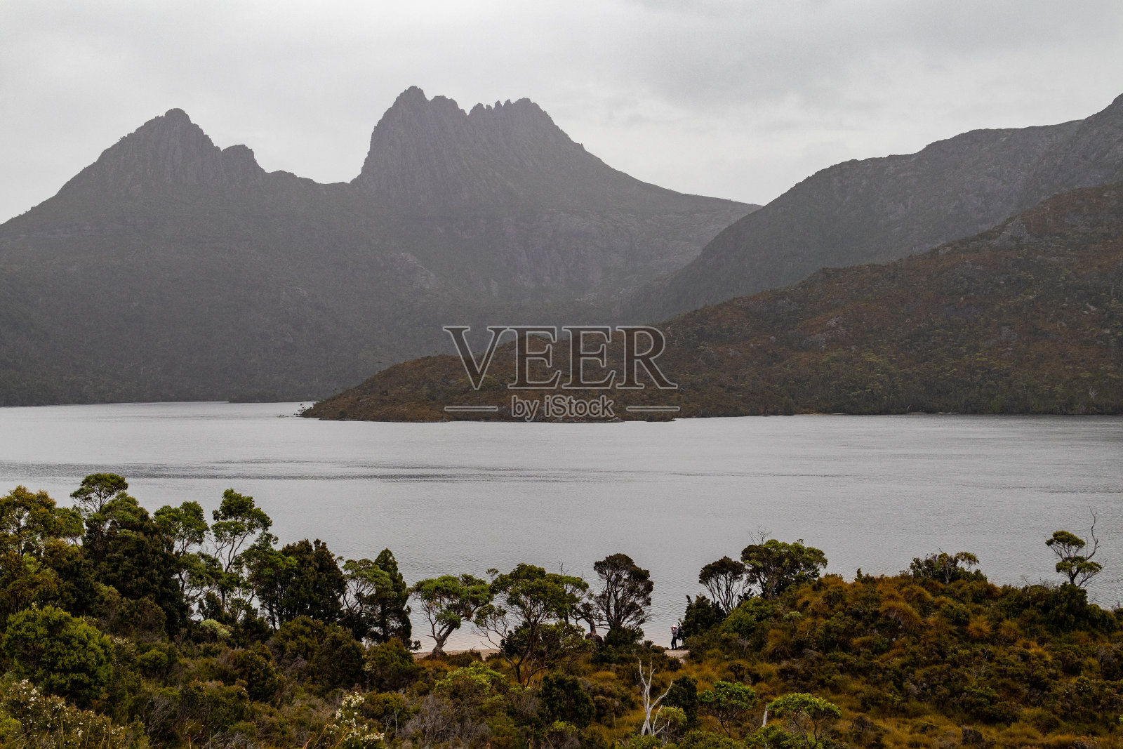 鸽子湖，摇篮山。澳大利亚的塔斯马尼亚岛。照片摄影图片